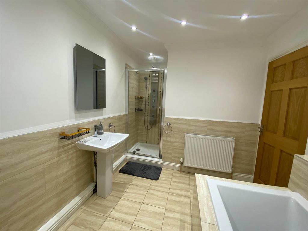 BATHROOM 1.jpg