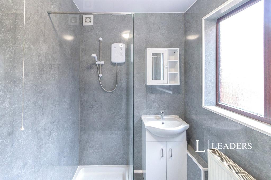 Family Bathroom (2)