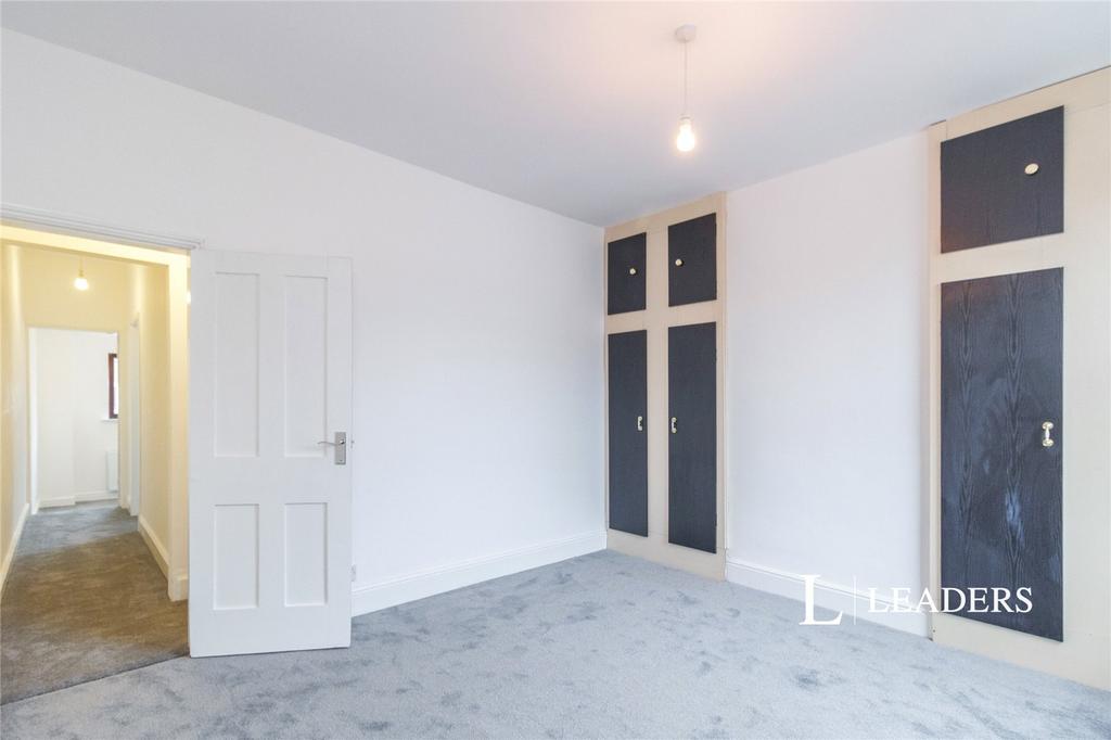 Master Bedroom (2)