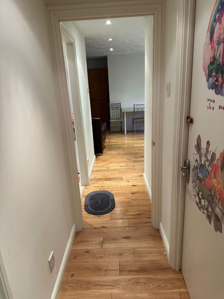 A Lovely 3 Bedroom Flat Available to let in Ching