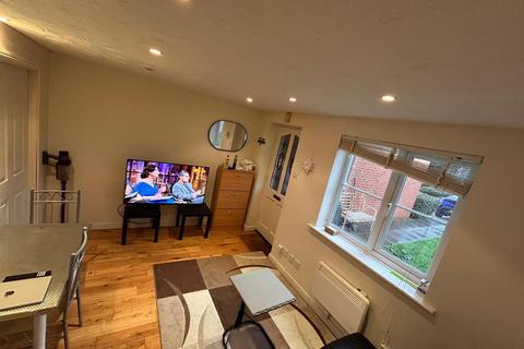 3 bedroom flat to rent, Chingford, E4