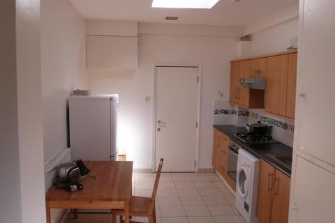 2 bedroom flat to rent, West Green Road, London, N15