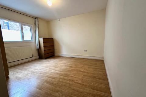 2 bedroom flat to rent, West Green Road, London, N15