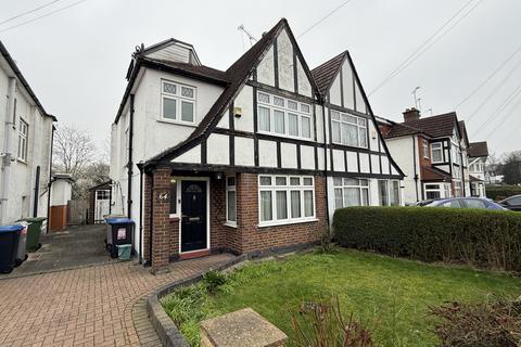 4 bedroom semi-detached house for sale - Regal Way, Harrow, HA3