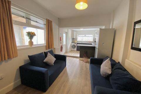 5 bedroom terraced house to rent, Rhondda Street, Swansea, SA1