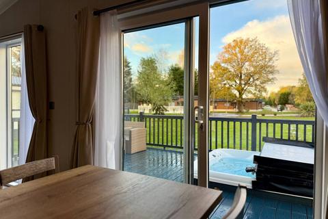 2 bedroom lodge for sale, Gilberdyke East Riding of Yorkshire