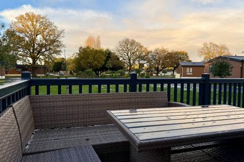 2 bedroom lodge for sale, Gilberdyke East Riding of Yorkshire