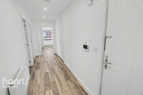 2 bedroom apartment to rent, Cheshunt Apartments - Harold Hill - RM3