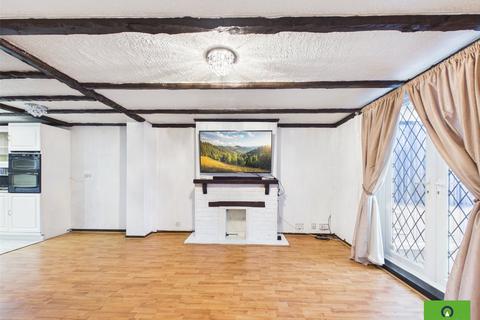 3 bedroom terraced house for sale, Coltsfoot Path, Romford RM3