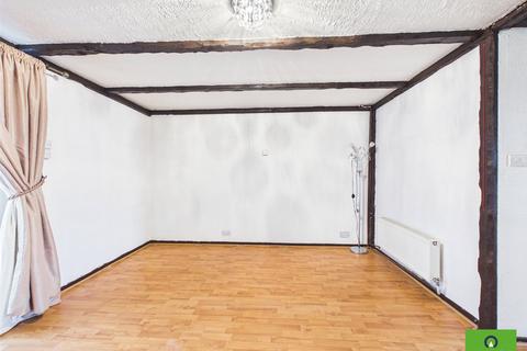 3 bedroom terraced house for sale, Coltsfoot Path, Romford RM3