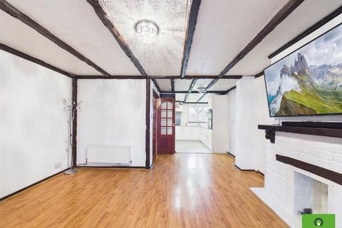 3 bedroom terraced house for sale, Coltsfoot Path, Romford RM3