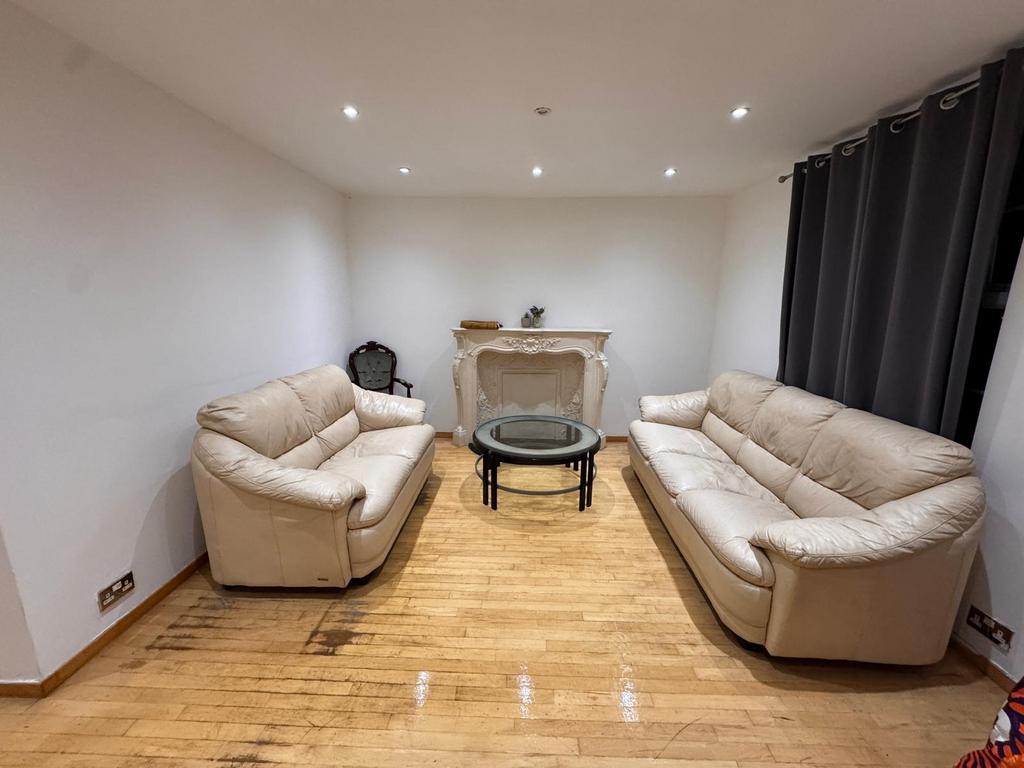 A Lovely 3 Bedroom House Available to Let in Dage