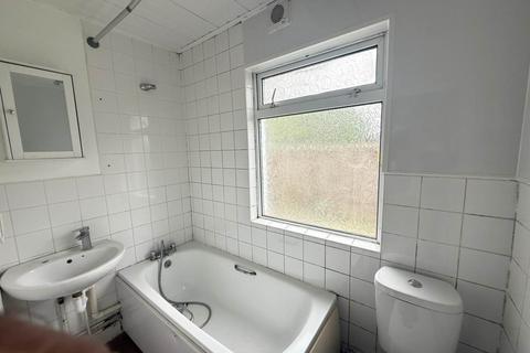 2 bedroom maisonette to rent, The Crescent, Hayes