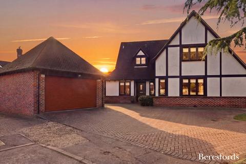 4 bedroom detached house for sale, Oak Lodge Tye, Springfield, CM1