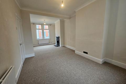 2 bedroom terraced house to rent, Essex Street, Semilong, Northampton, NN2