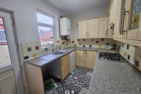 2 bedroom terraced house to rent, Essex Street, Semilong, Northampton, NN2