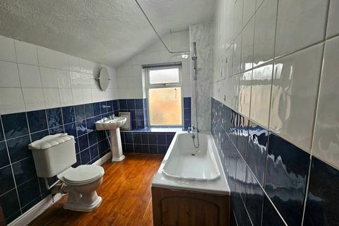 2 bedroom terraced house to rent, Essex Street, Semilong, Northampton, NN2