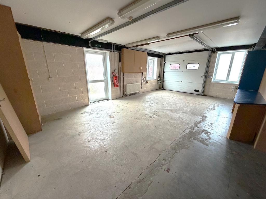 Garage/workshop