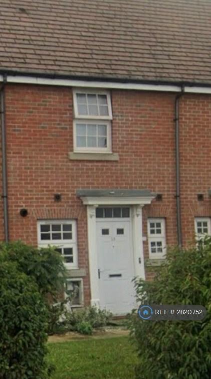 2 Bed Mid Terrace House With Parking