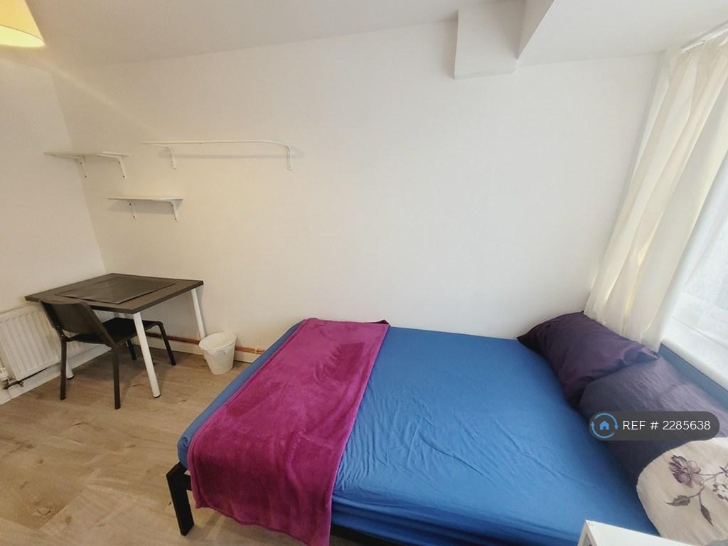 Room 6 - Ensuit