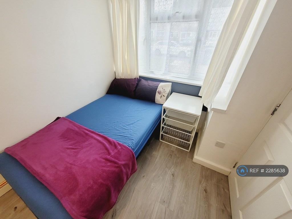 Room 6 - Ensuit