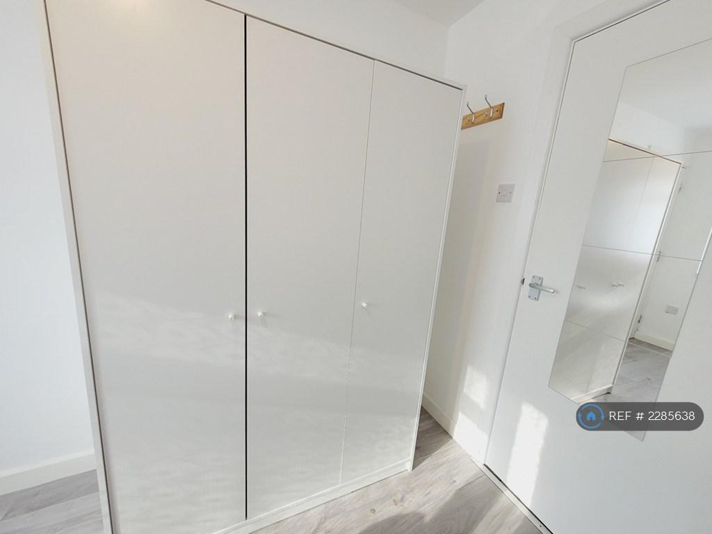 Room 6 - Ensuit