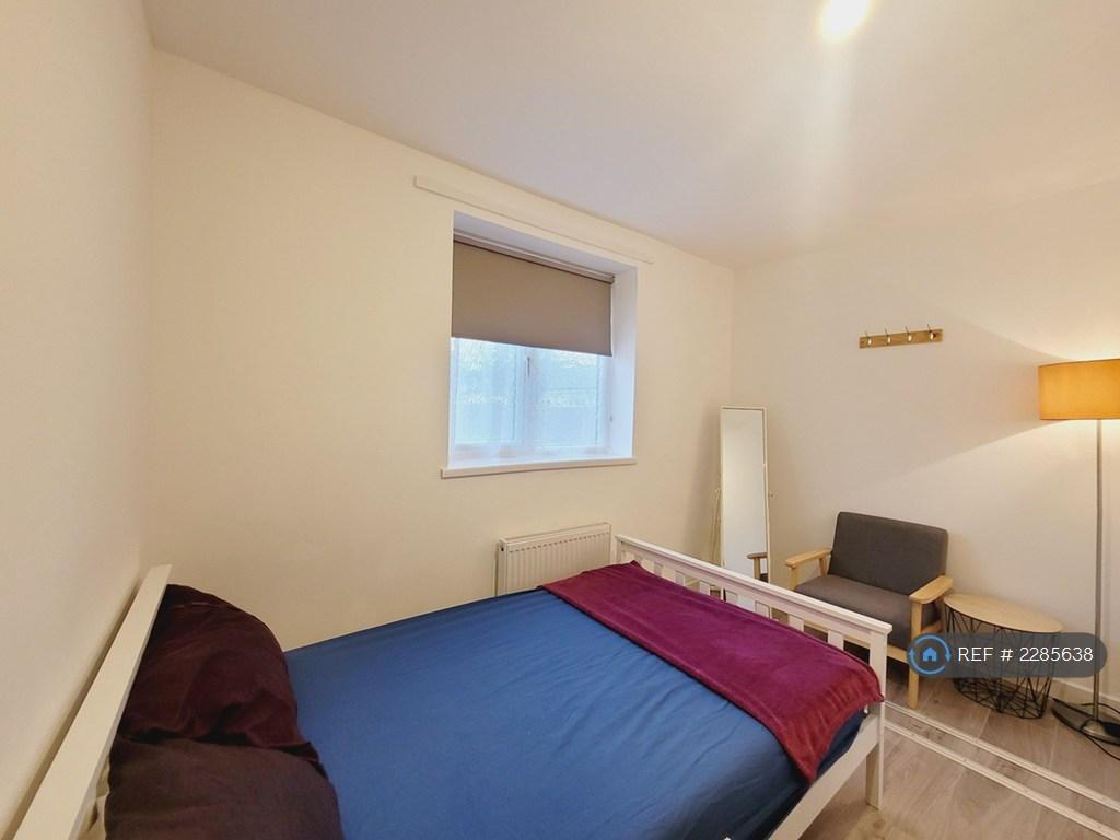 Room 8 - Ensuit