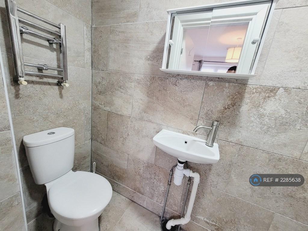 Example Of Ensuit Bathroom In All Rooms