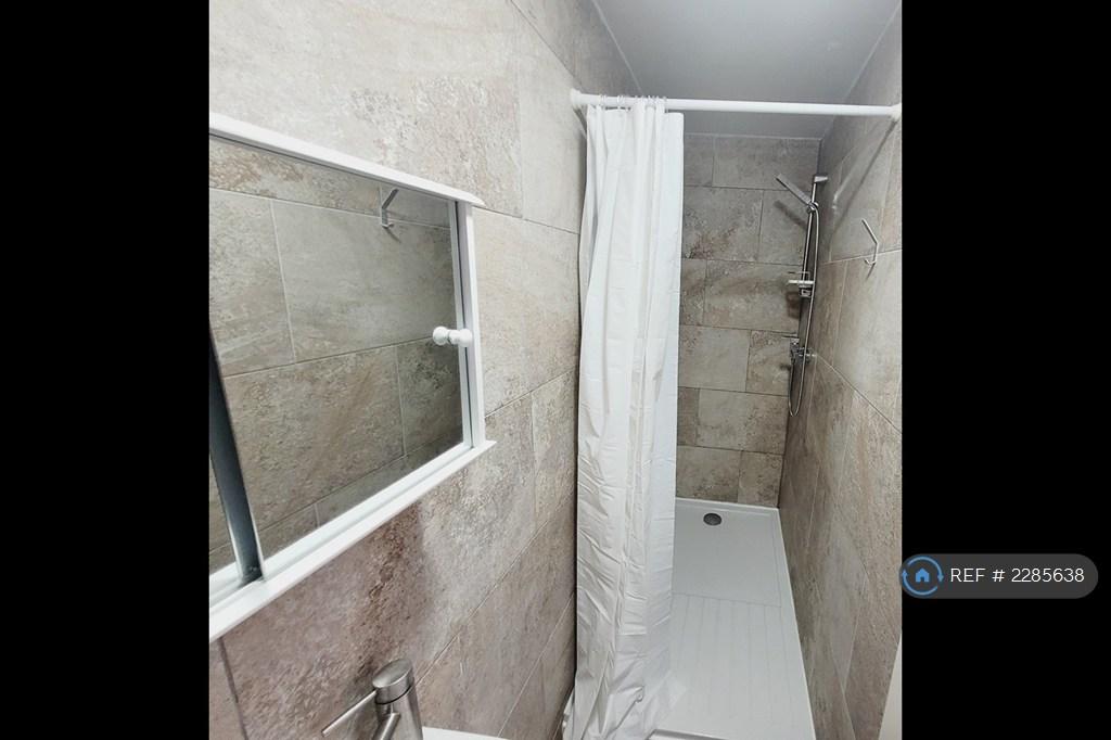 Example Of Ensuit Bathroom In All Rooms