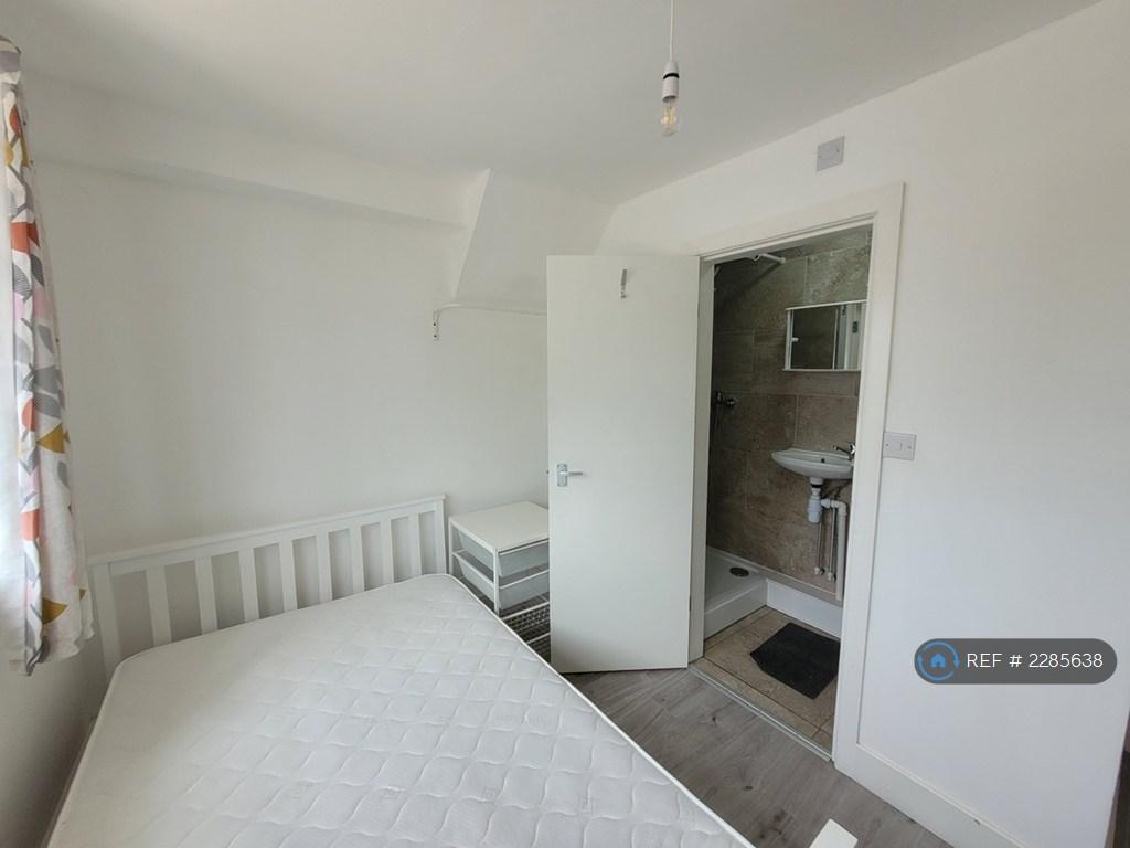 Room 2 - Ensuit