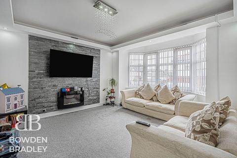 4 bedroom terraced house for sale, Studley Drive, Redbridge, IG4