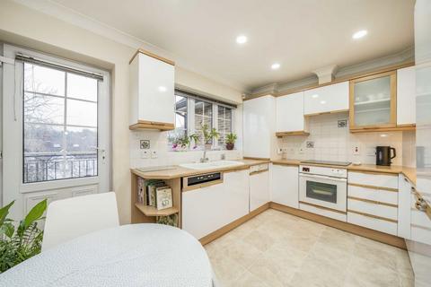 3 bedroom flat for sale, Holders Hill Road, London NW4