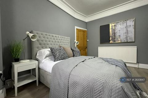 3 bedroom flat to rent, Furness Road, London, NW10