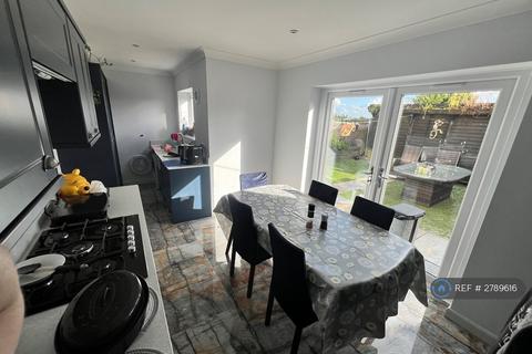 1 bedroom in a house share to rent, Cotswold Road, Worthing, BN13