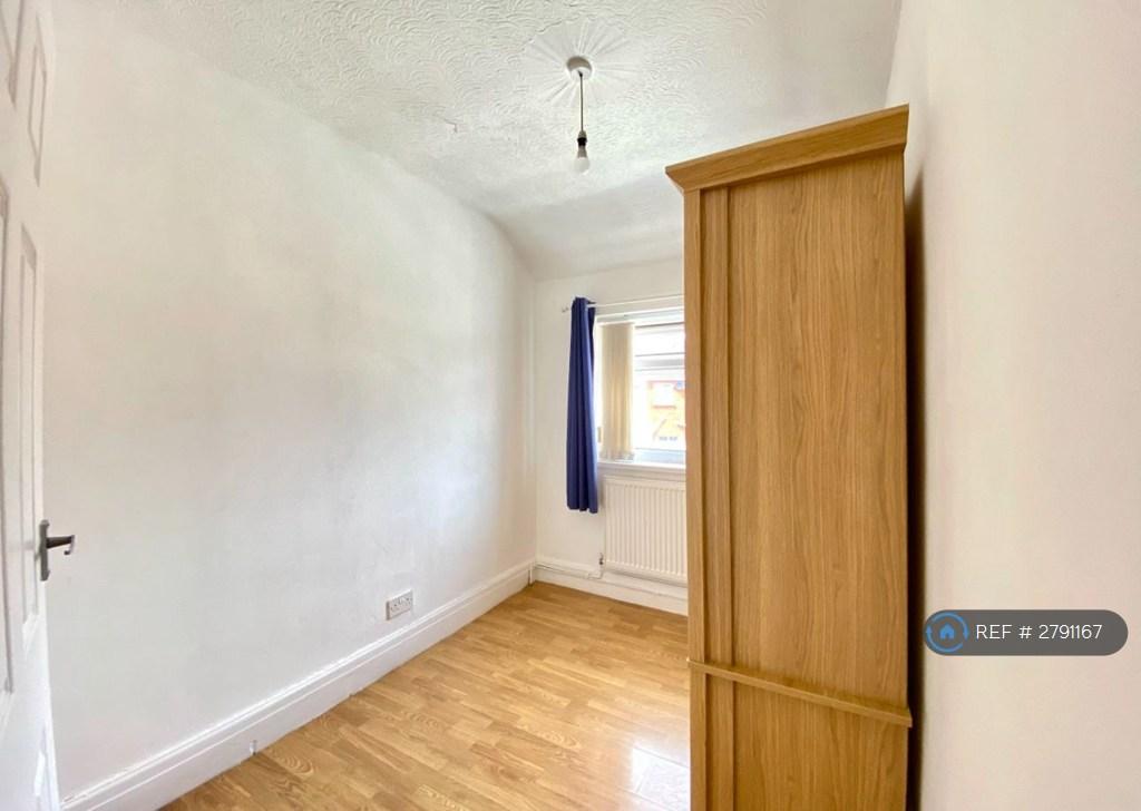 Bedroom 2 / Office