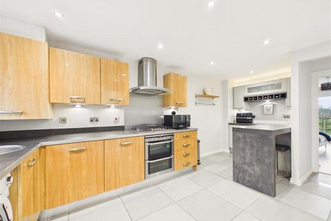 3 bedroom townhouse to rent, Kingscroft Drive, Brough