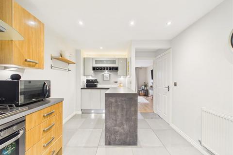 3 bedroom townhouse to rent, Kingscroft Drive, Brough