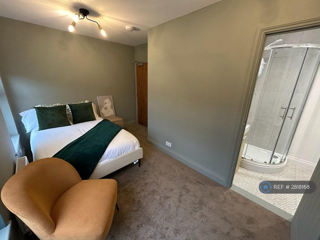 Room 6 Ensuite £680