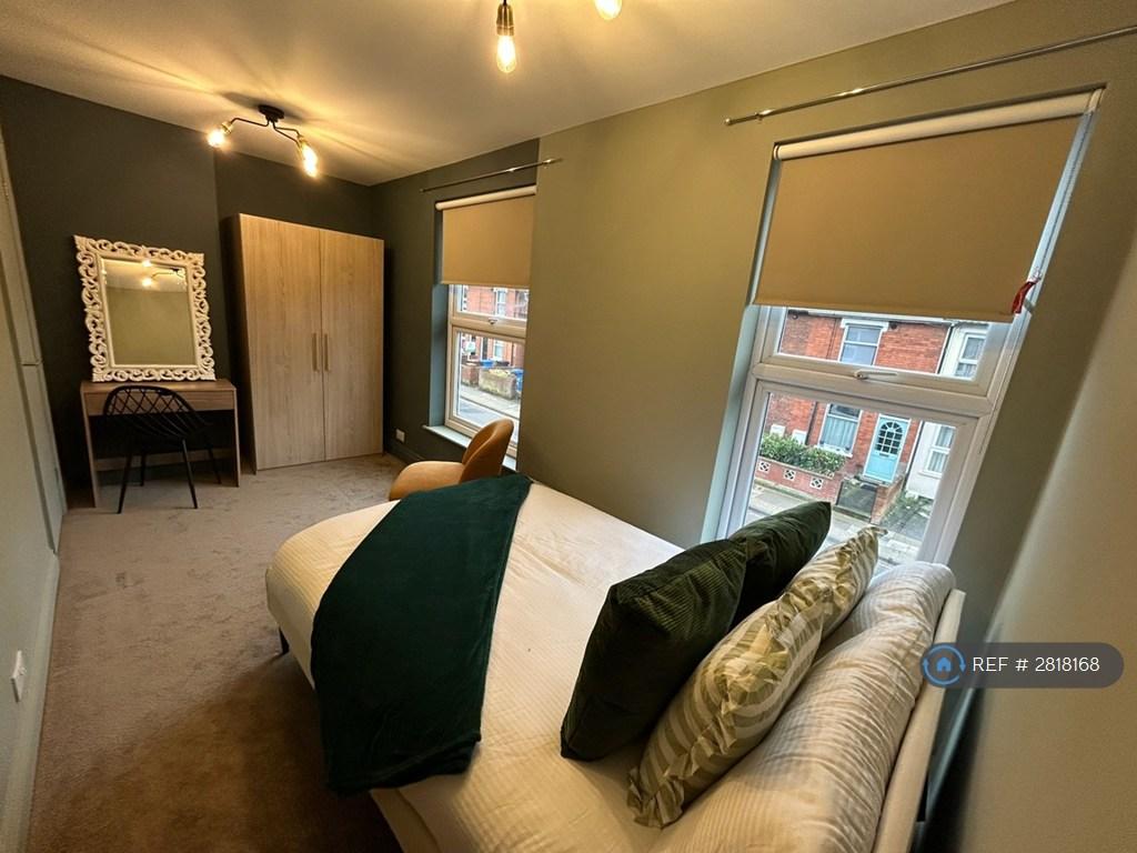 Room 6 Ensuite £680