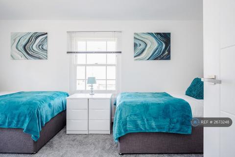 2 bedroom flat to rent, Elthorne Road, Uxbridge, UB8