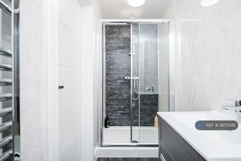 2 bedroom flat to rent, Elthorne Road, Uxbridge, UB8