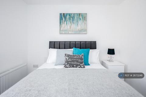 2 bedroom flat to rent, Elthorne Road, Uxbridge, UB8