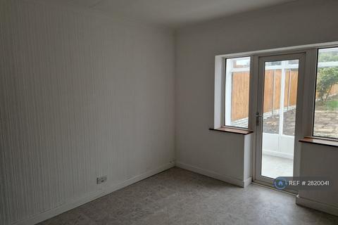 4 bedroom semi-detached house to rent, Knoll Drive, Coventry, CV3