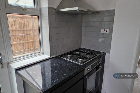 4 bedroom semi-detached house to rent, Knoll Drive, Coventry, CV3