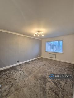 2 bedroom flat to rent, Marwell Close, Romford, RM1