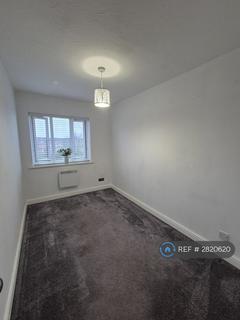 2 bedroom flat to rent, Marwell Close, Romford, RM1
