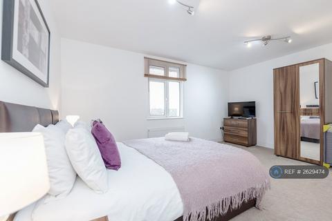 3 bedroom flat to rent, Royal Lane, West Drayton, UB7