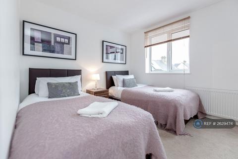 3 bedroom flat to rent, Royal Lane, West Drayton, UB7
