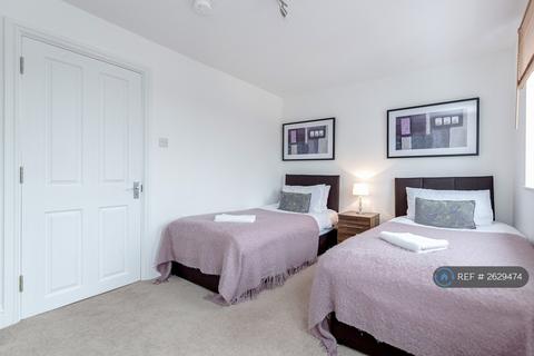 3 bedroom flat to rent, Royal Lane, West Drayton, UB7