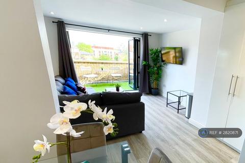2 bedroom flat to rent, Spa Road, London, SE16